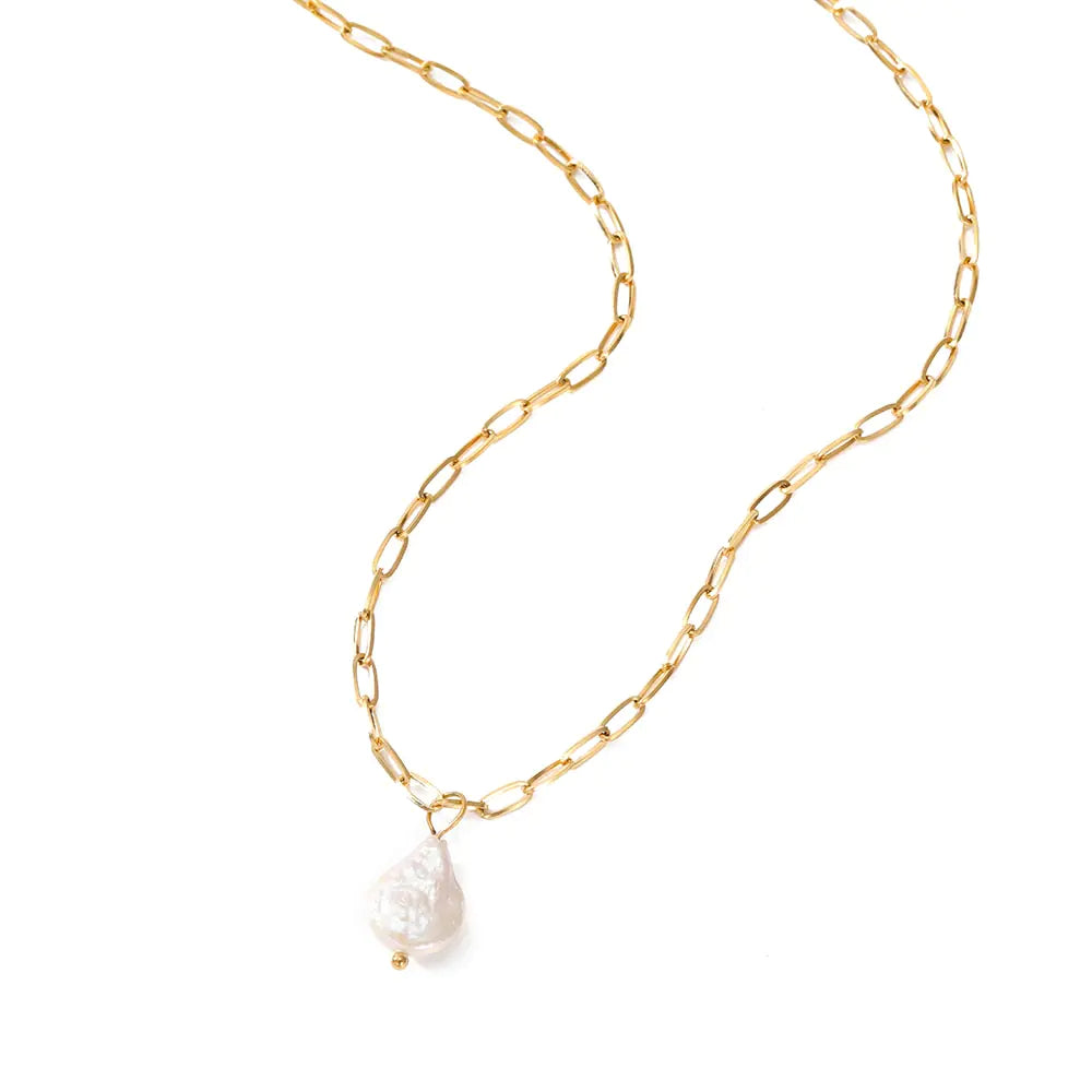 Exquisite Pearl Adorned Necklace