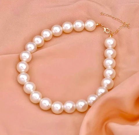 The Elegant Pearl Necklace