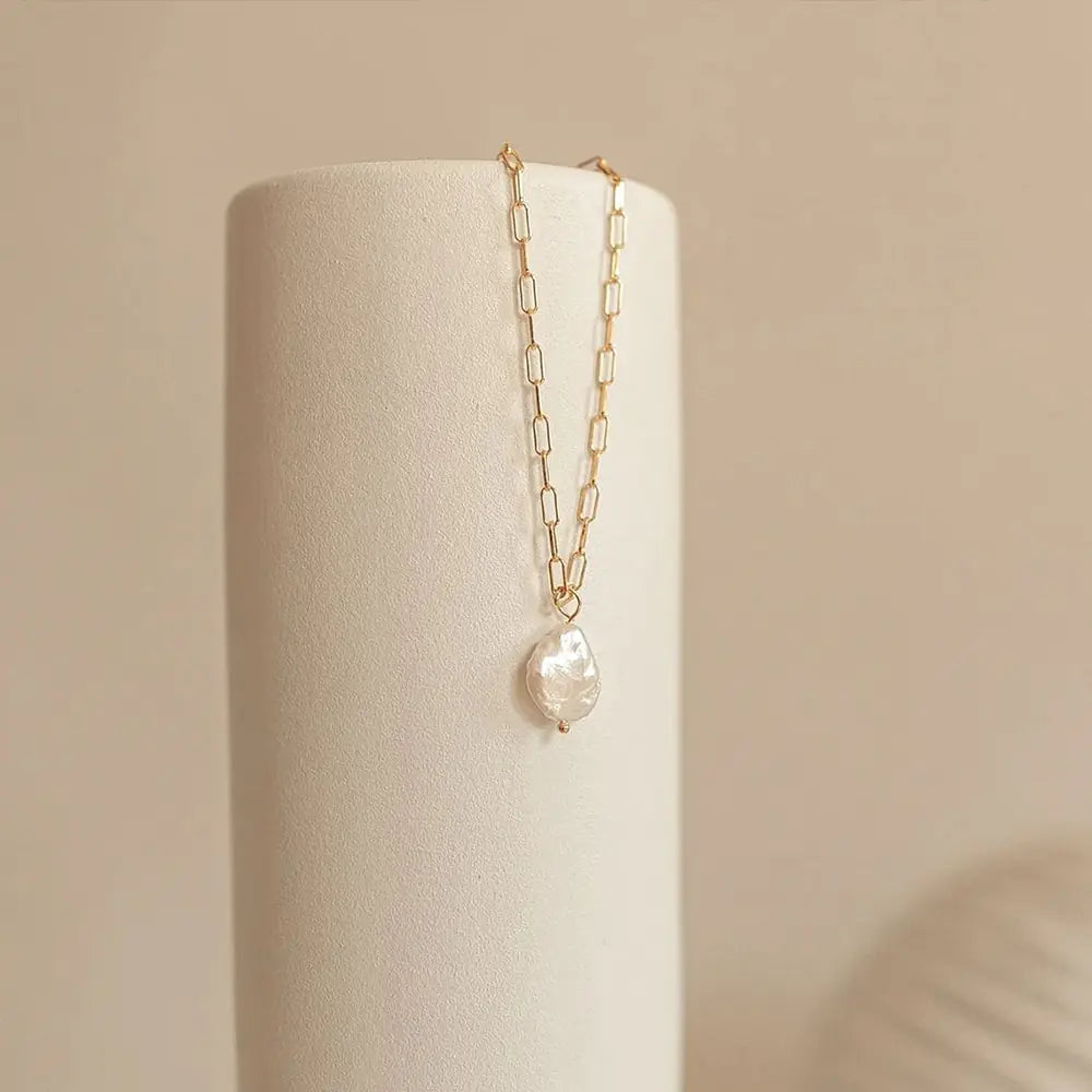 Exquisite Pearl Adorned Necklace