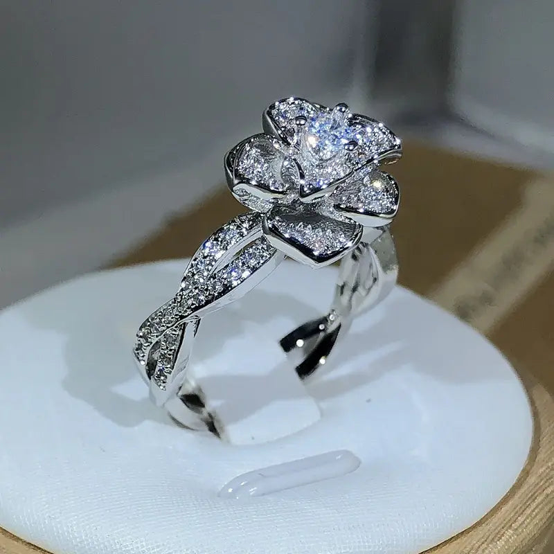 Diamondqiue Rose Ring